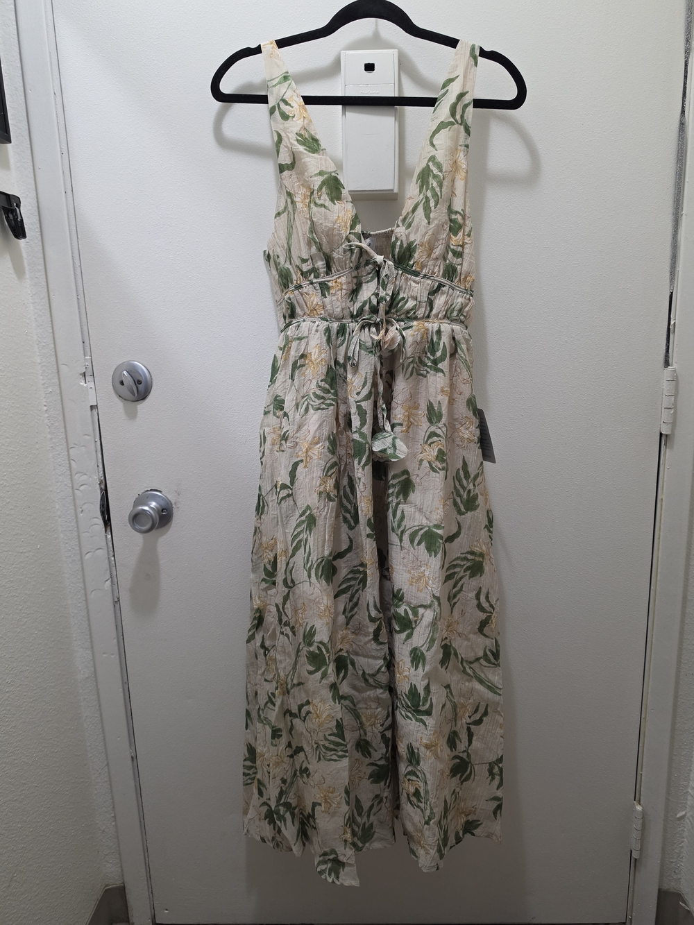 ​En Saison Floral Smocked Midi Dress with Fabric Tassels - NWT - Picture 3 of 14